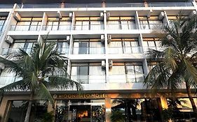 Moon Halo Hotel